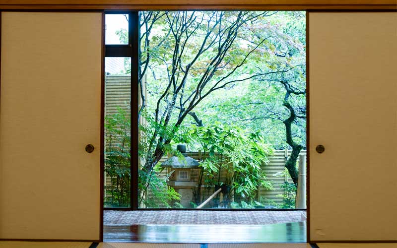 日本庭園を望む空間